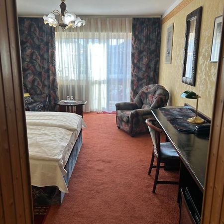 Angela Hotel Berettyóújfalu Buitenkant foto