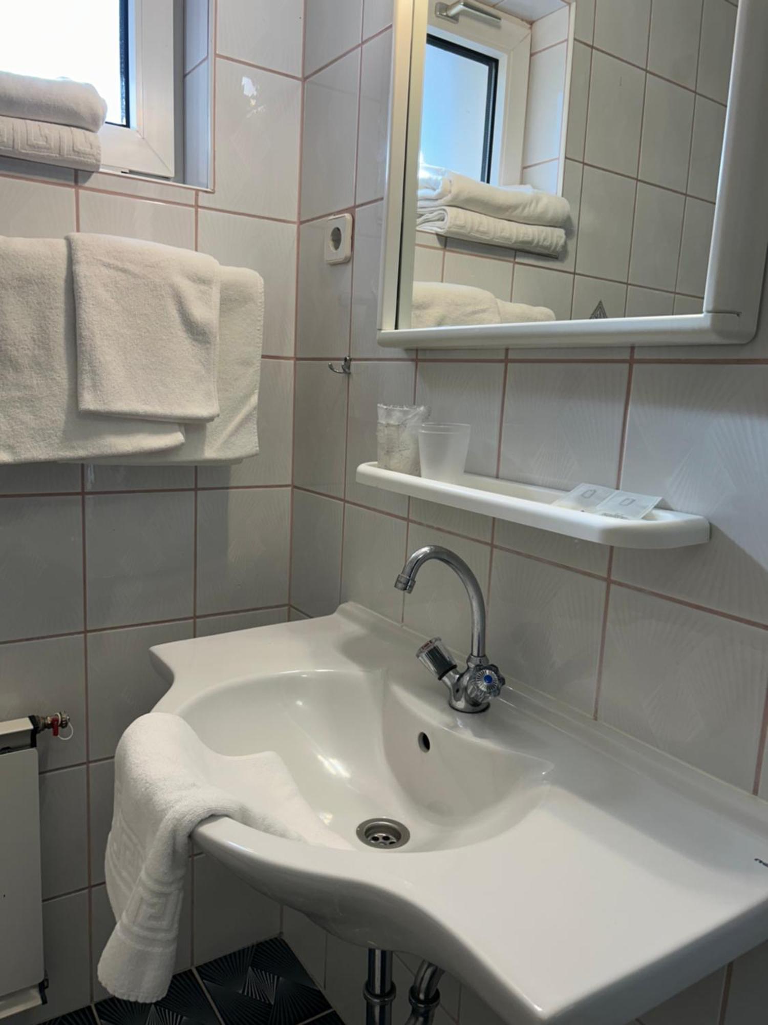 Angela Hotel Berettyóújfalu Buitenkant foto