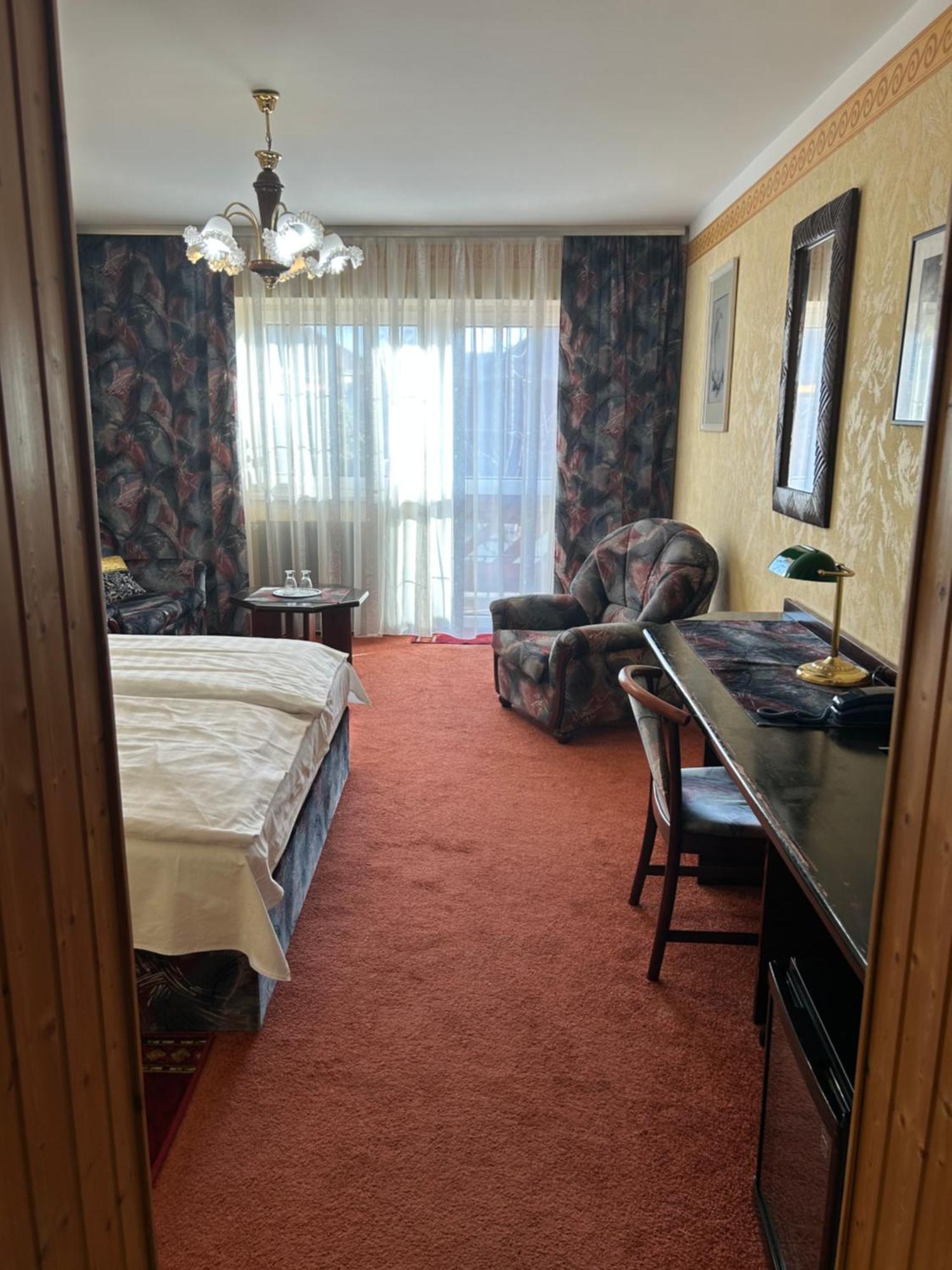 Angela Hotel Berettyóújfalu Buitenkant foto
