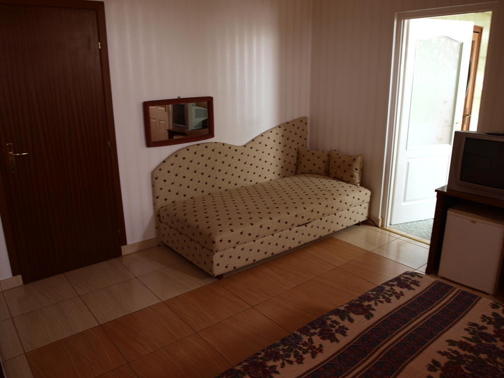 Angela Hotel Berettyóújfalu Kamer foto