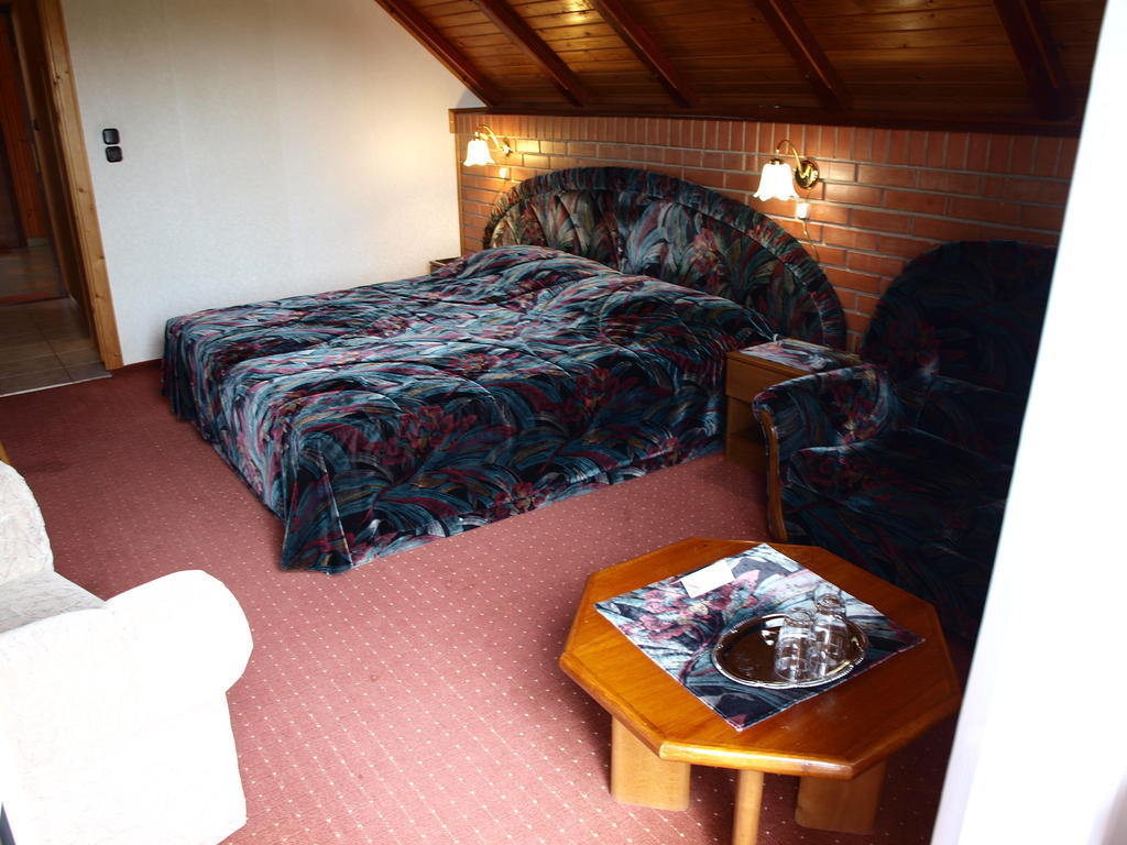 Angela Hotel Berettyóújfalu Kamer foto