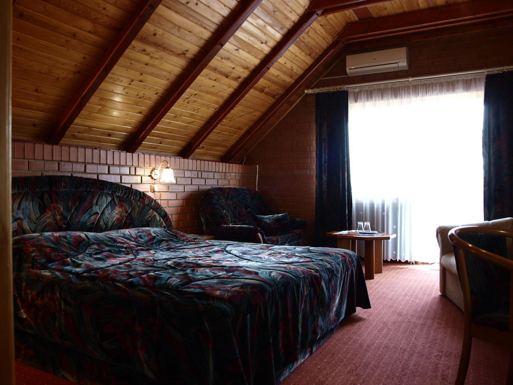 Angela Hotel Berettyóújfalu Kamer foto