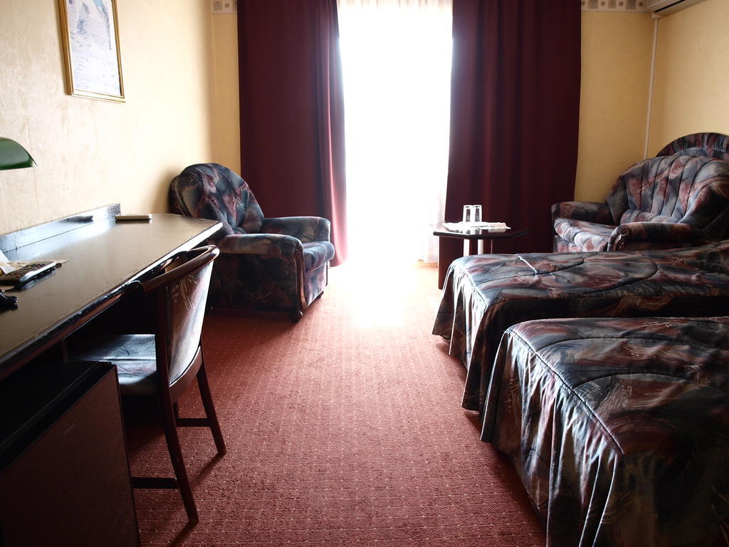 Angela Hotel Berettyóújfalu Kamer foto