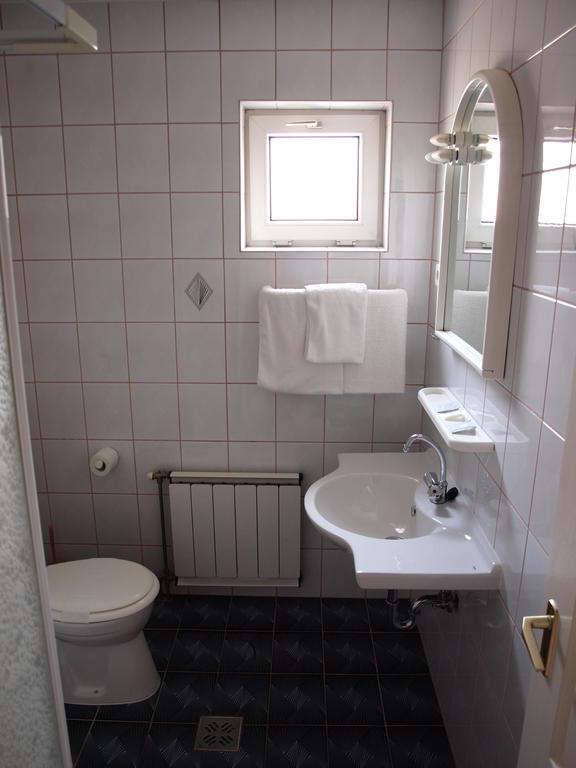 Angela Hotel Berettyóújfalu Kamer foto